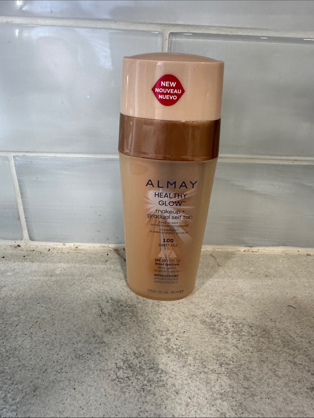Almay Healthy Glow Gradual Self-Tan Makeup in Beige with Brown Cap